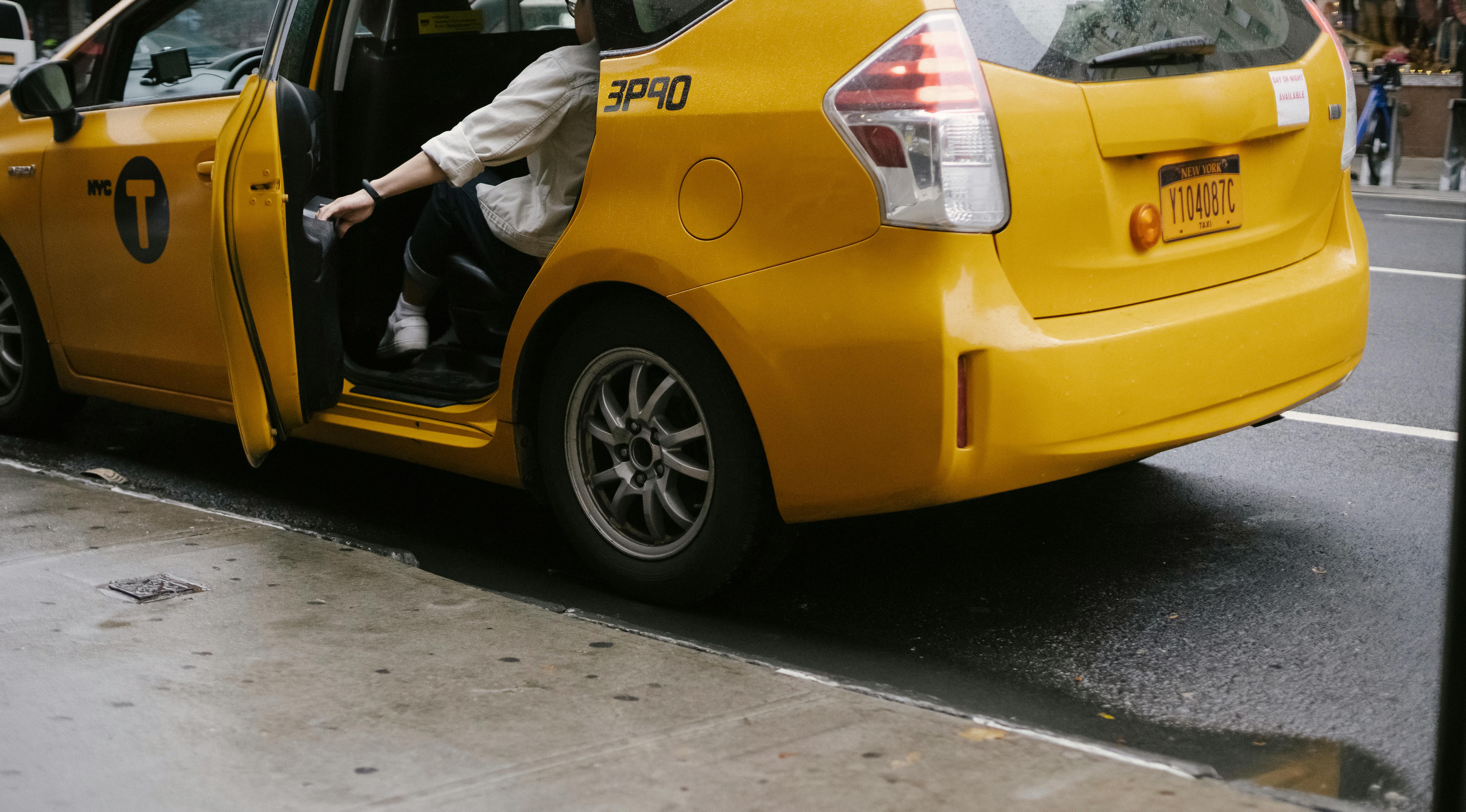 Comfortable Airport Transfers with Gemini Taxis Minicabs