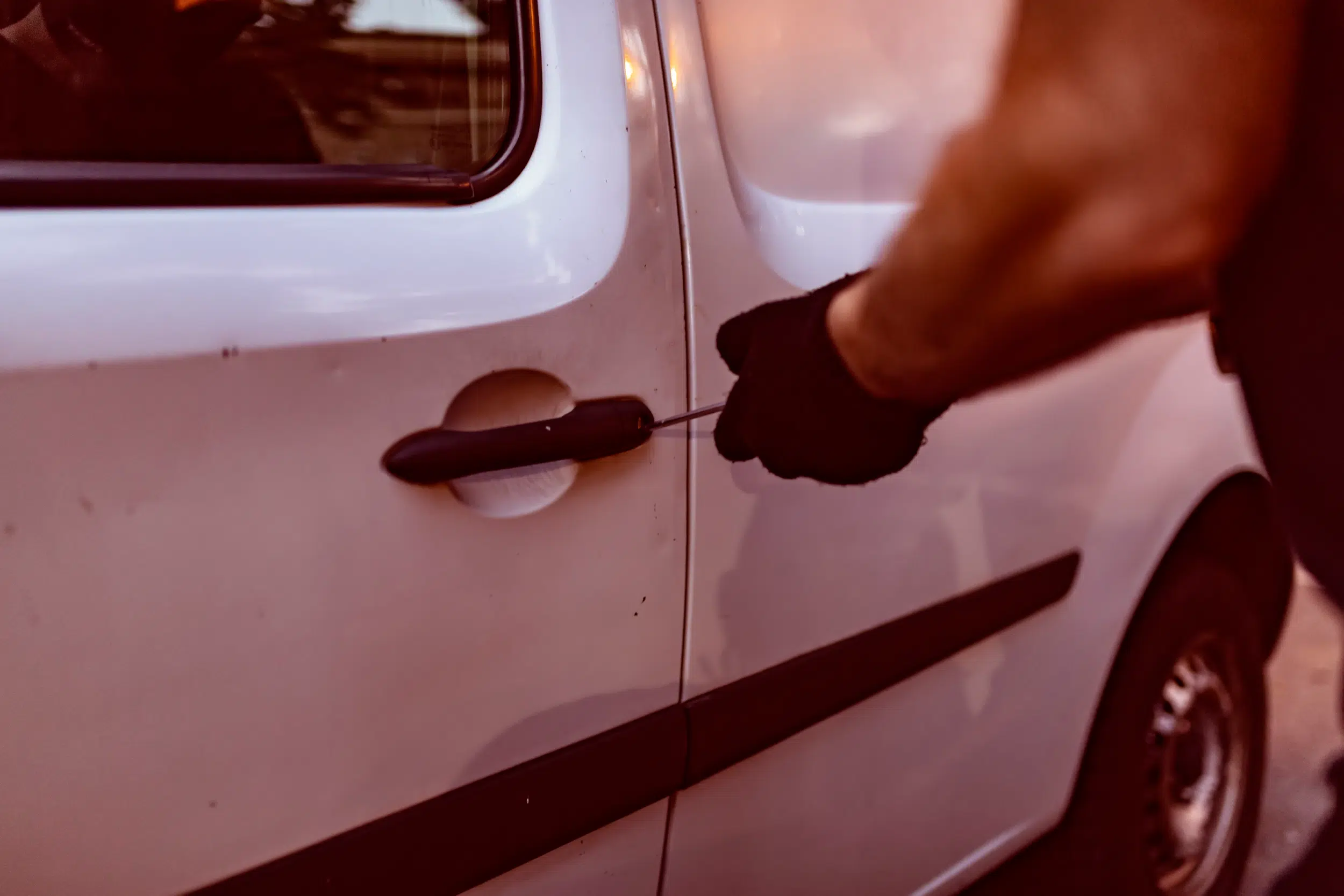 Chiusure di sicurezza per porte furgoni: tecnologia e design per la protezione