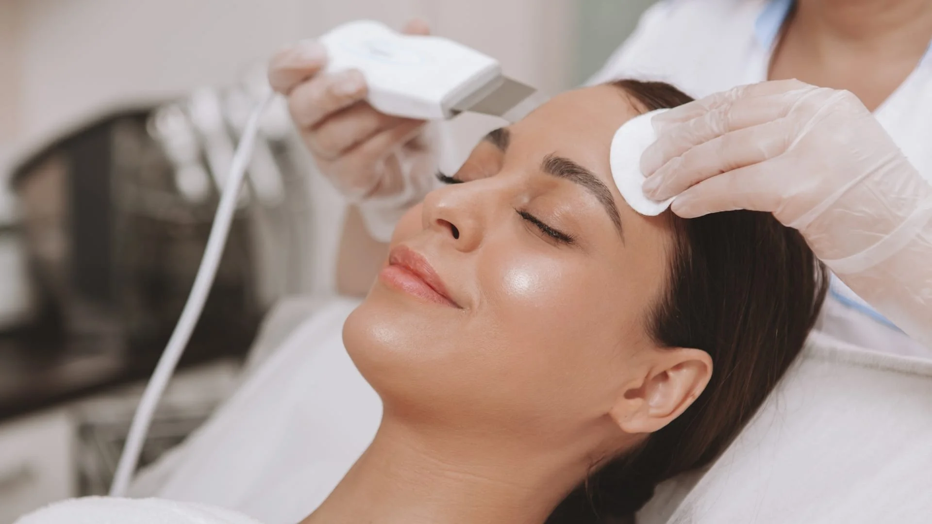 Nature Meets Expertise: Achieve Radiant Skin with Our Signature Treatments