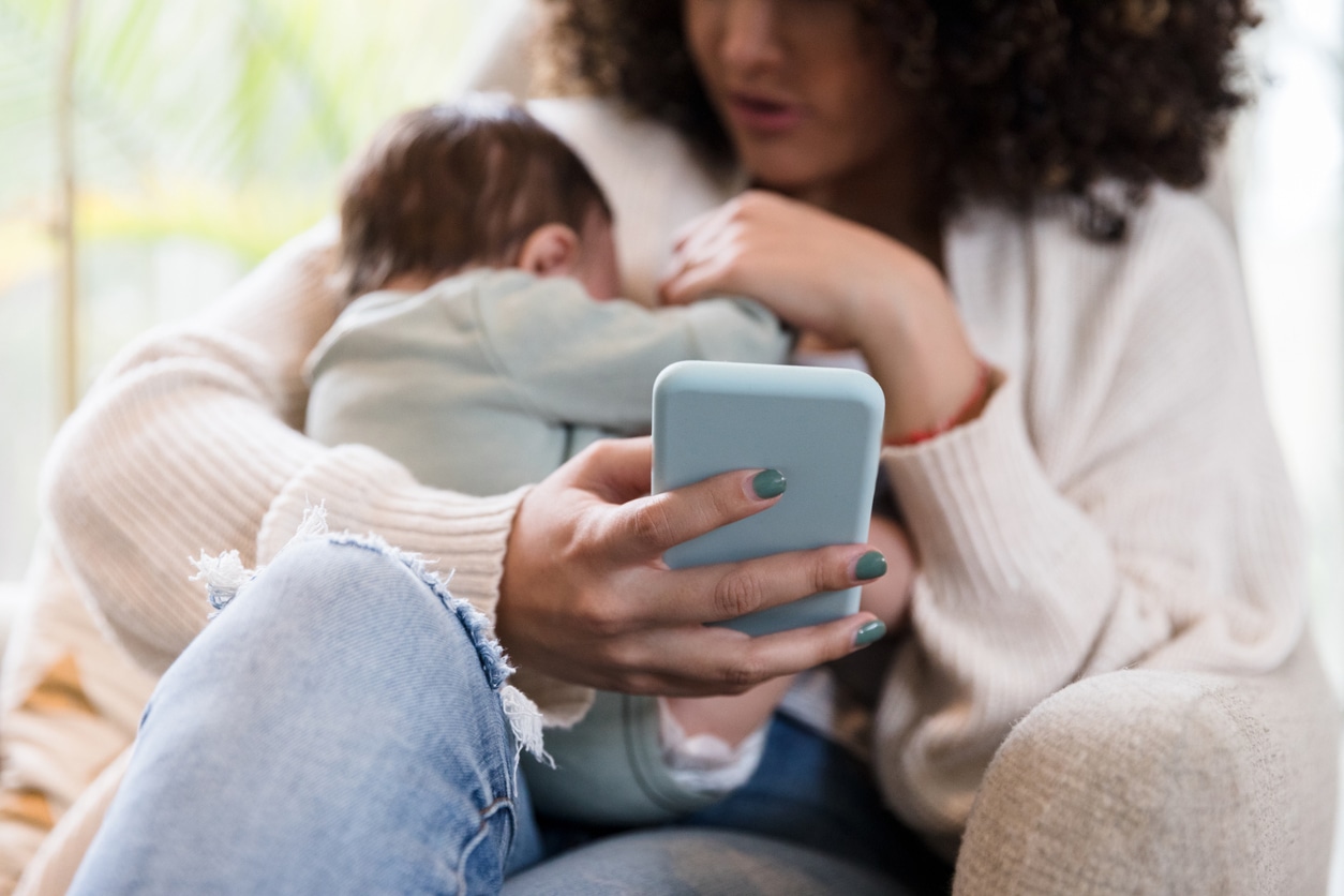Empowering Connections: Top Ways the App for Moms Enhances Motherhood