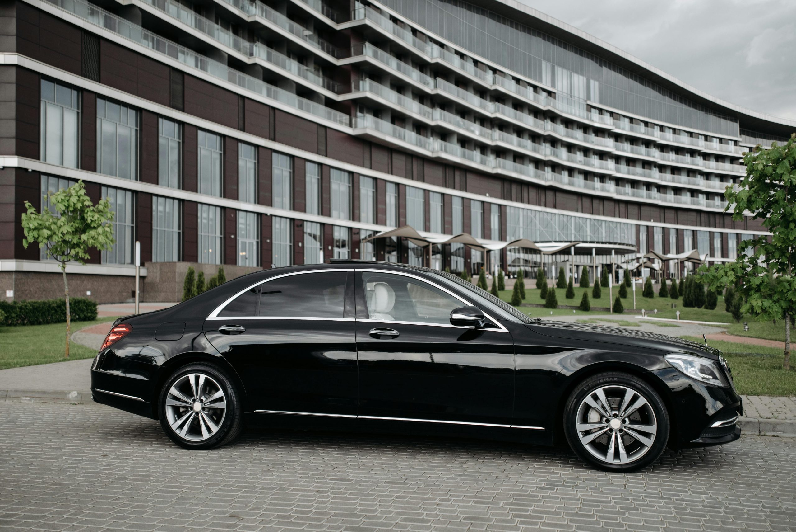 Seamless Corporate Airport Transfer with Meet and Greet in Chicagoland