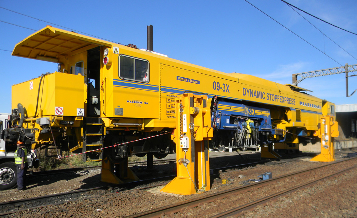 Comprehensive Insights into the Role and Services of Railroad Contractors