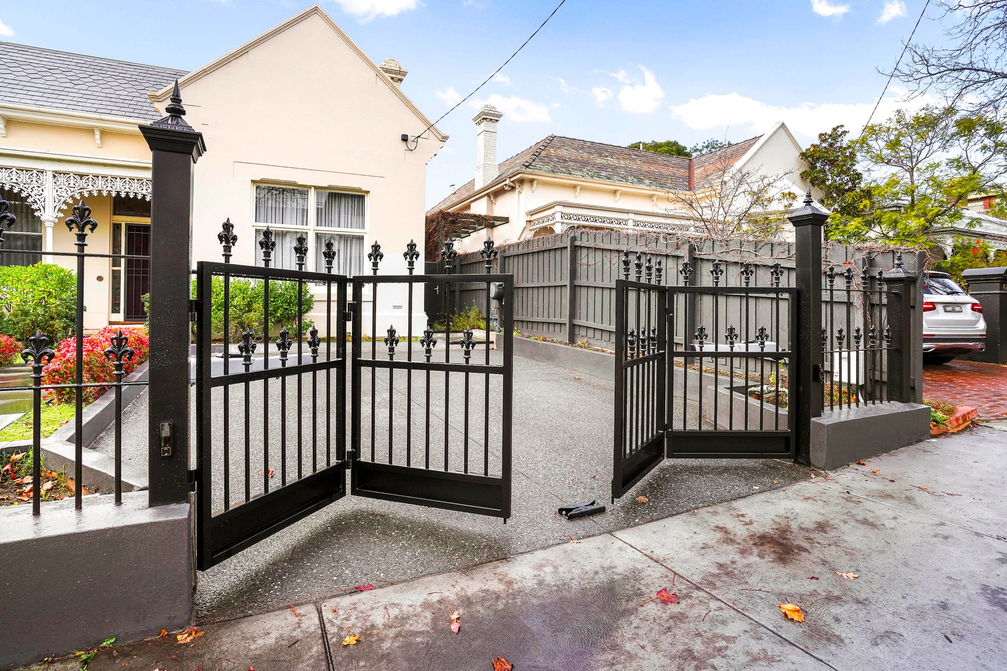 Durable Aluminium Driveway Gates Melbourne Installers | First Choice Gates